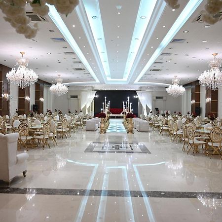 Le Meridien Medine Dış mekan fotoğraf A wedding hall in Cairo, Egypt