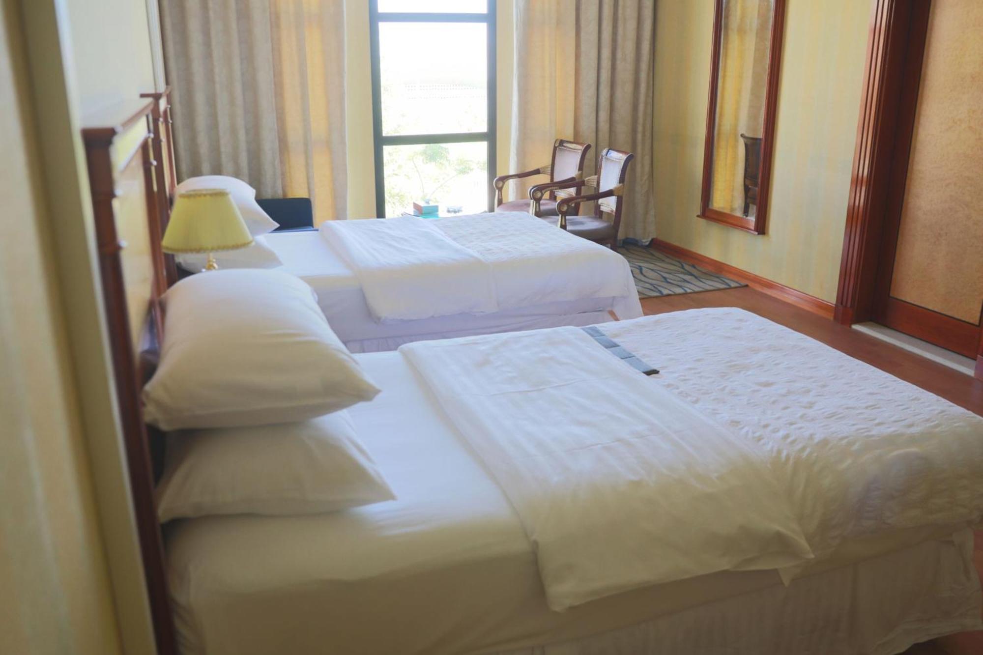 Le Meridien Medine Dış mekan fotoğraf A room at the hotel