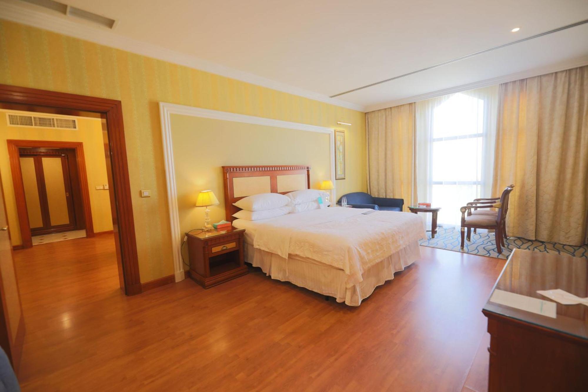 Le Meridien Medine Dış mekan fotoğraf A bedroom at the hotel