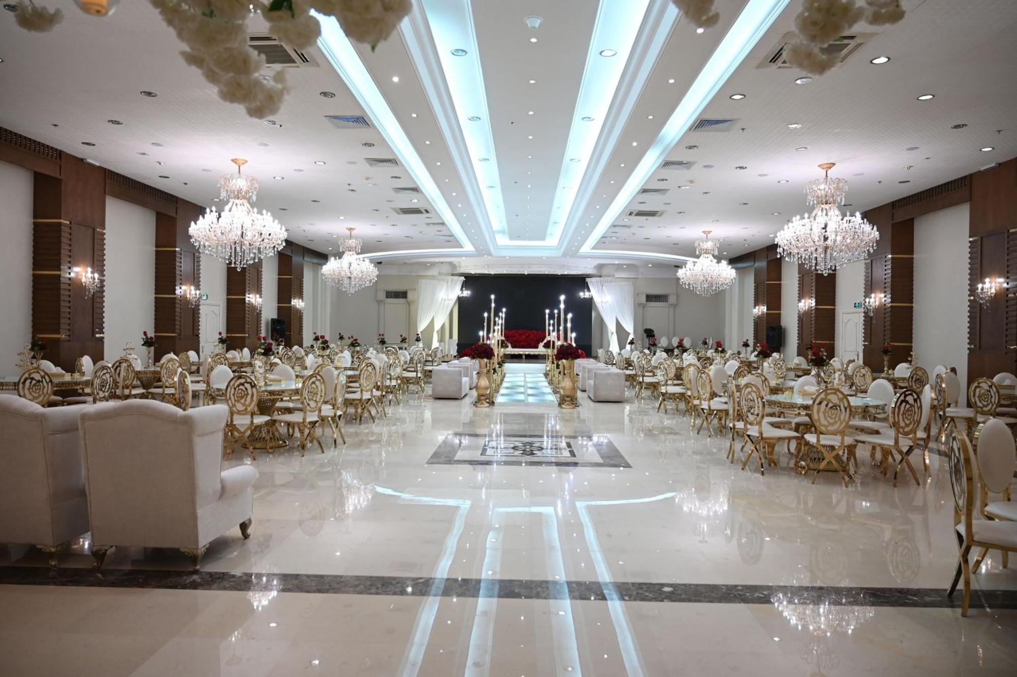 Le Meridien Medine Dış mekan fotoğraf A wedding hall in Cairo, Egypt